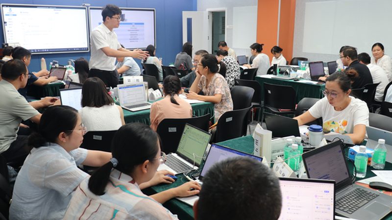 技能培训代理如何精准拓客：策略与技巧解析